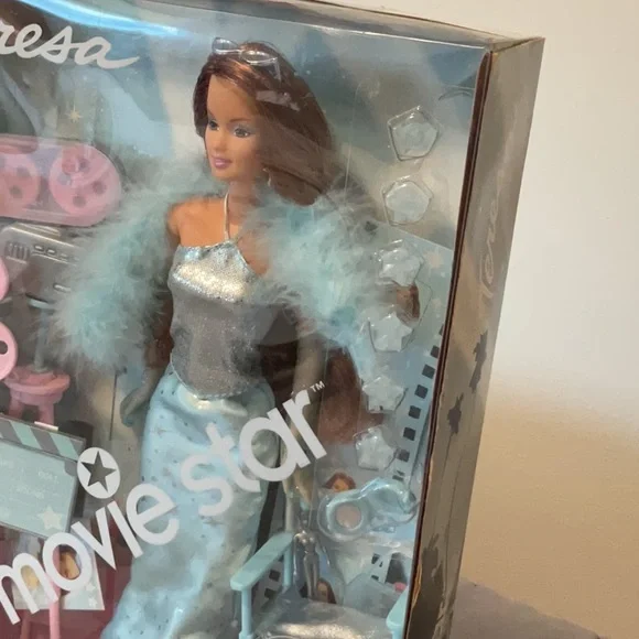 Movie Star Teresa Doll - Picture 2 of 7
